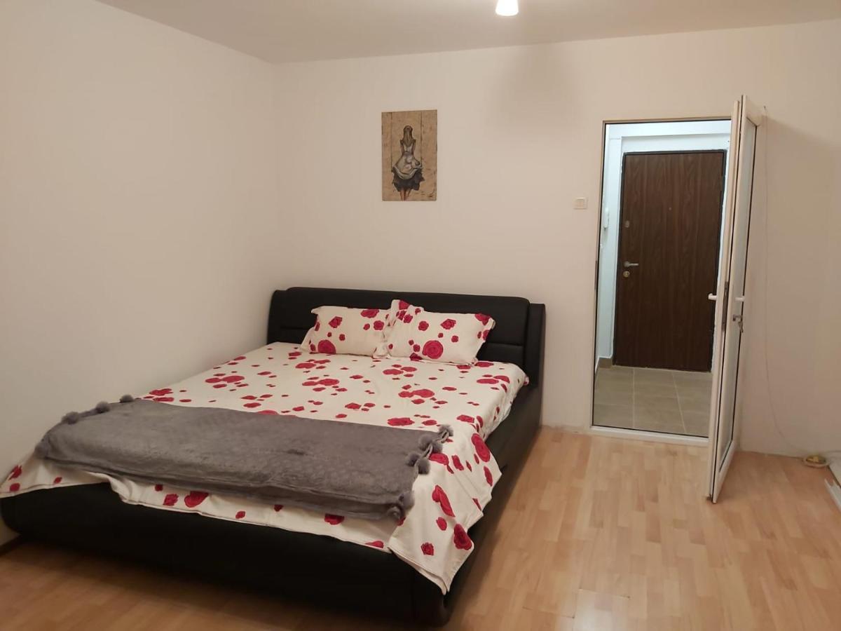 Metroufavoritgarsoniera Apartment Bucureşti Exterior foto
