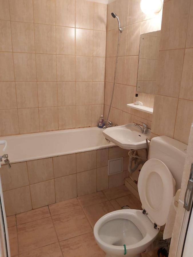Metroufavoritgarsoniera Apartment Bucureşti Exterior foto